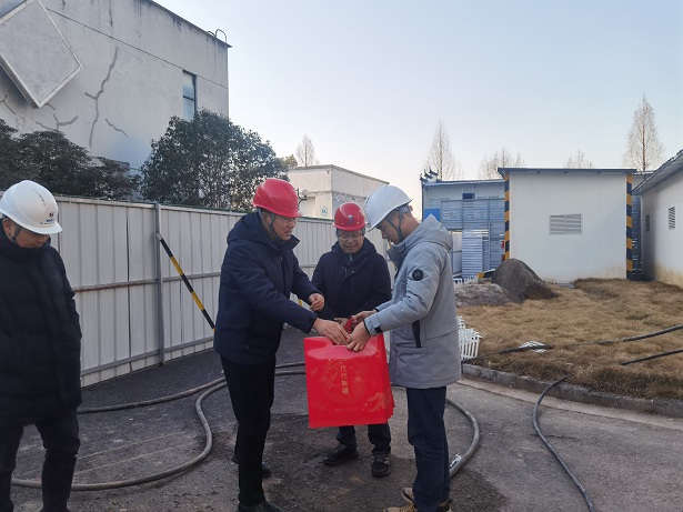 城建控股領導汪國文一行蒞臨黃山國網項目部“送溫暖”